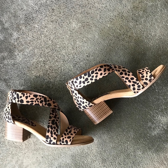 qupid cheetah sandals